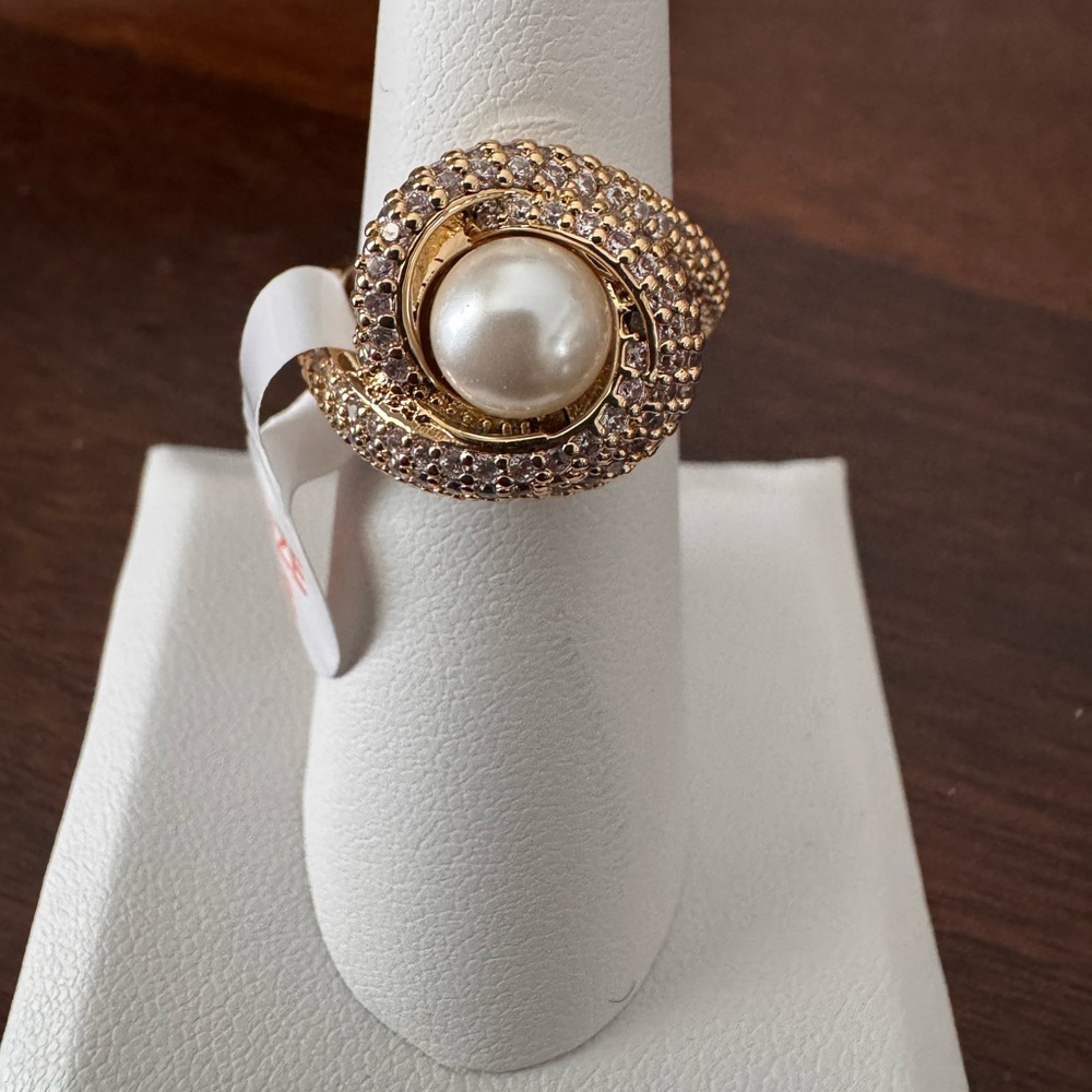 BP Jun 2025 Birthday Collection Cetamic Pearl Gold sz 6 ring “A World of Wonder”